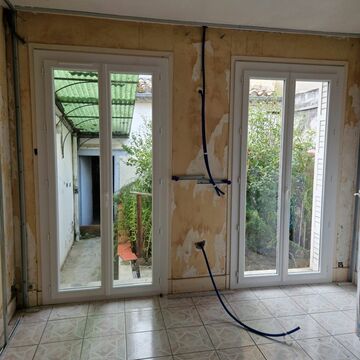 Rénovation de menuiseries PVC pour une maison chaurienne