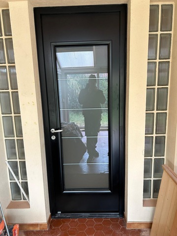 porte d'entrée en Acier modèle Parallèle RAL noir 9005 texturé