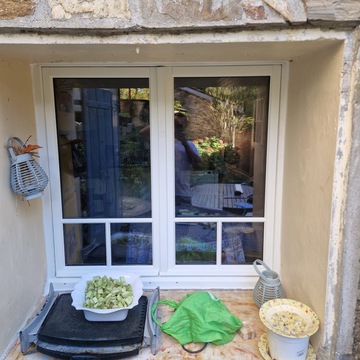 Fenêtres et porte d’entrée haut de gamme à Castelnaudary : l’élégance du bois sur mesure par Cybèle Menuiseries