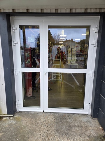 Nouvelle porte d’entrée en aluminium installée après cambriolage : sécurité et élégance retrouvées à Castelnaudary